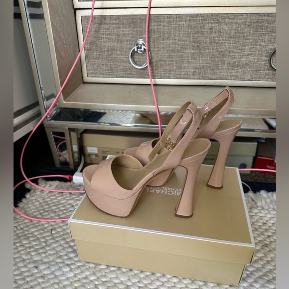 NEW in Box Michael Kors Jenson Platform Sandal Heels Open Toe Nude 6M Price FiRM - Picture 13 of 16
